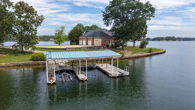 Building Photo - 108 Blue Heron Point