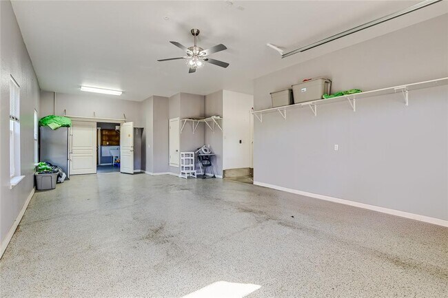 Building Photo - 945 Wesley Ridge Dr