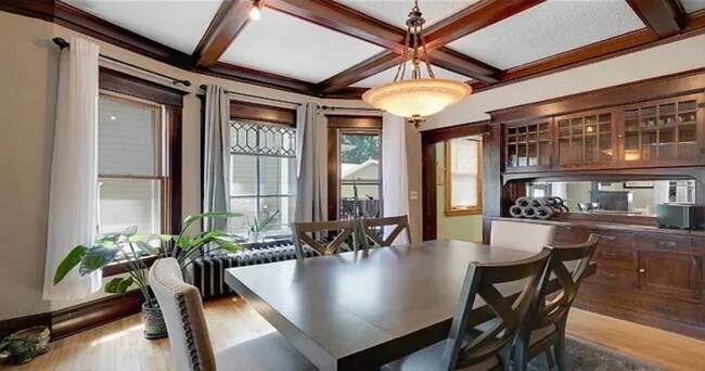 Building Photo - 1823 N Girard Ave