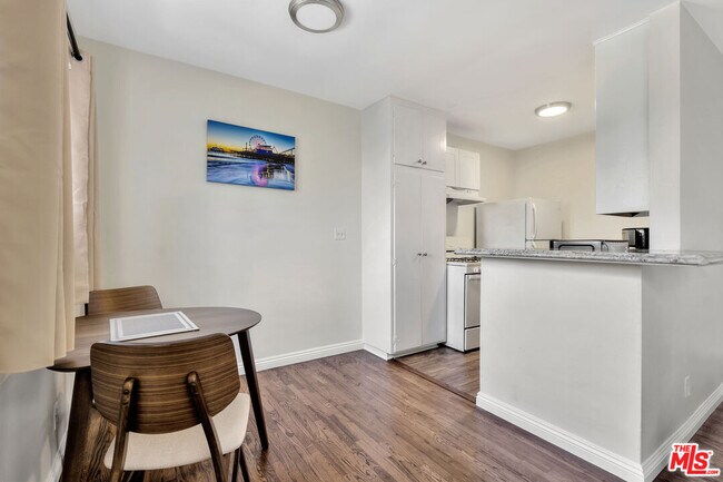 Building Photo - 932 Wilcox Ave