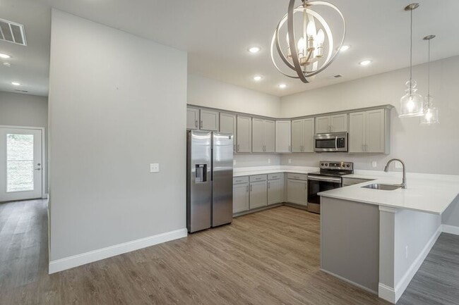 Building Photo - 549 Strong Ave