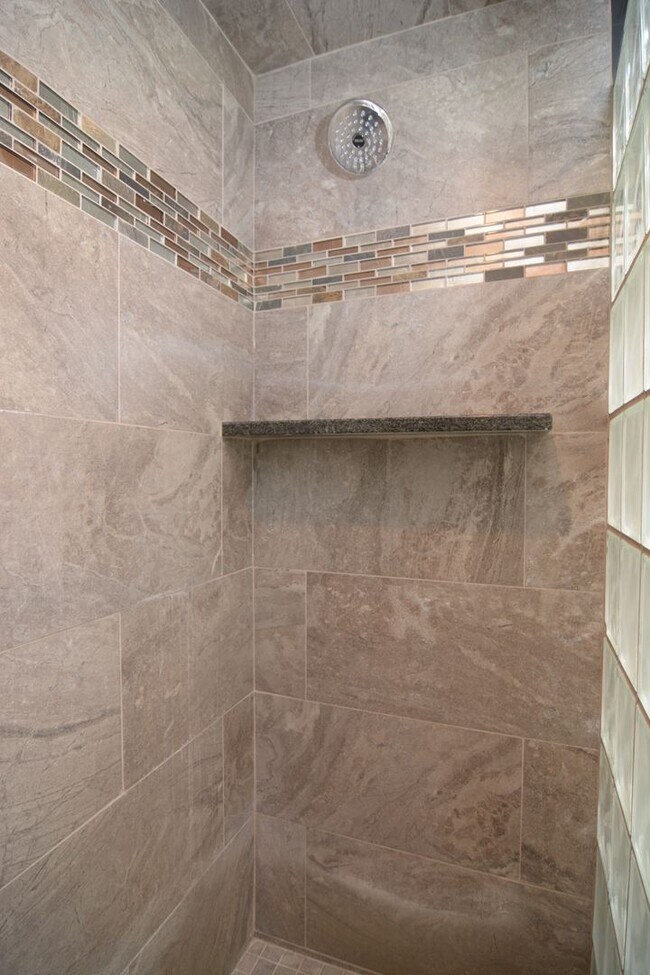 Building Photo - Well Maintained 3 Bedroom 2 Bath Home! Located in a Desirable North Tucson Location! Short Term R...