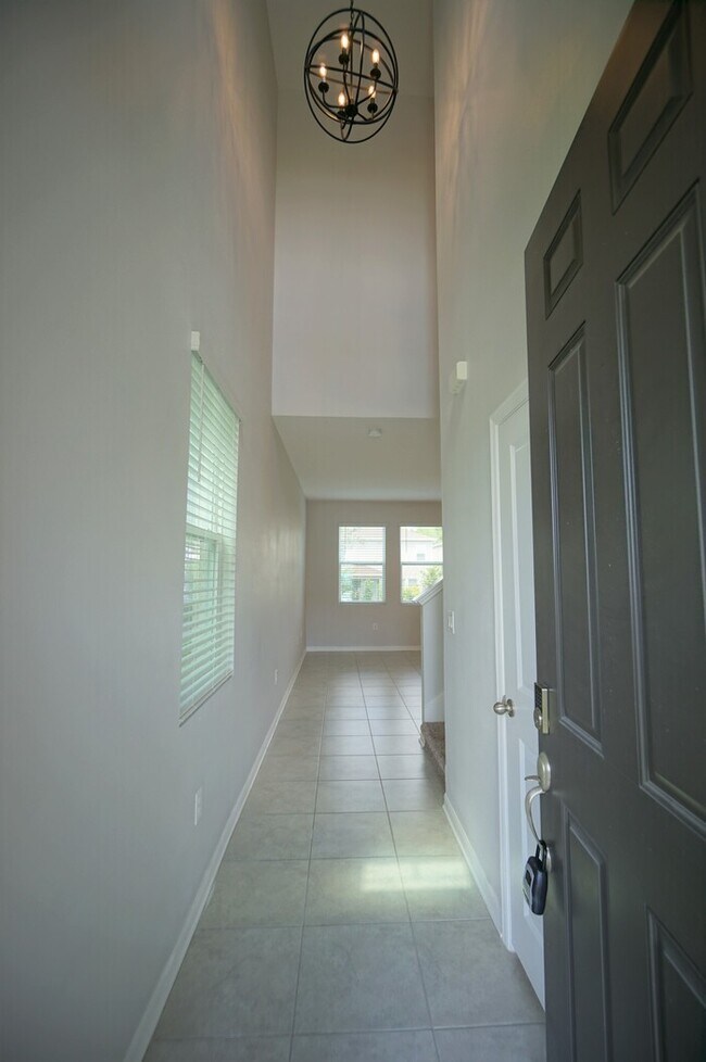 Building Photo - 3 bedroom, 2.5 bath, 2 car garage Home in ...