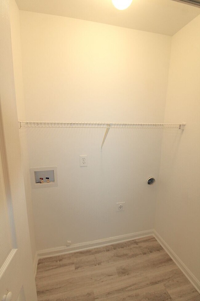 Building Photo - Updated 3-Bedroom Home in Silverstone Neighborhood – Move-In Ready!