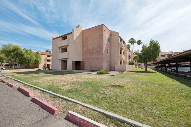 Building Photo - 540 N May