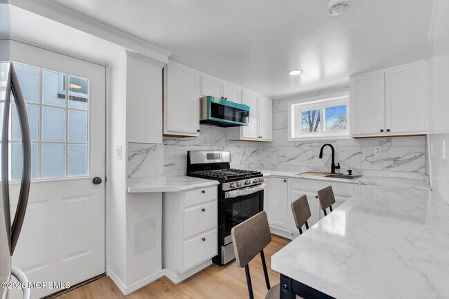 Building Photo - 12 Main St