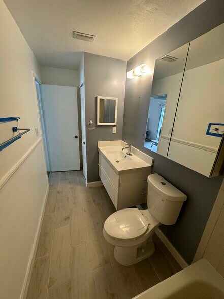 Building Photo - 5006 Bordeaux Village Plz