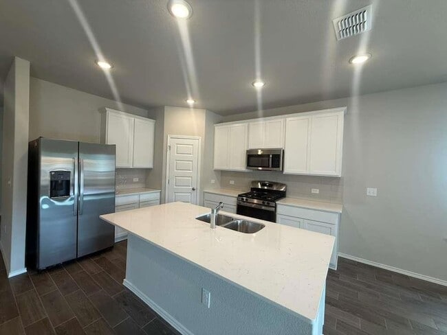 Building Photo - 4521 Bridal Veil Dr