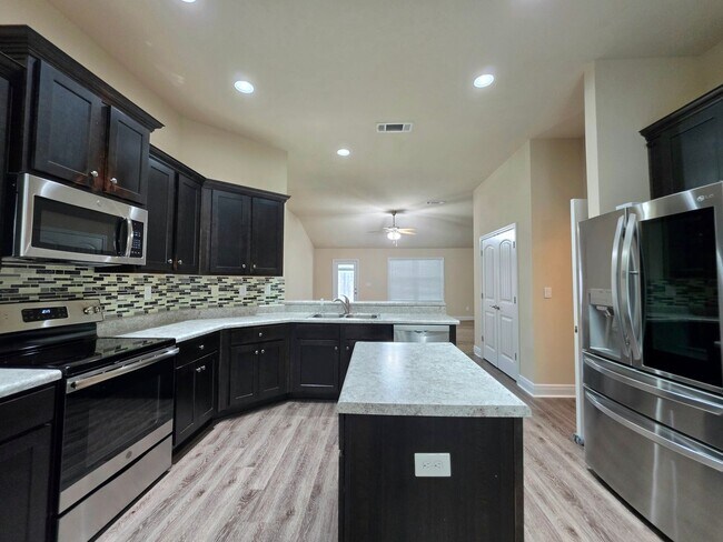Building Photo - 14645 Birkdale Dr