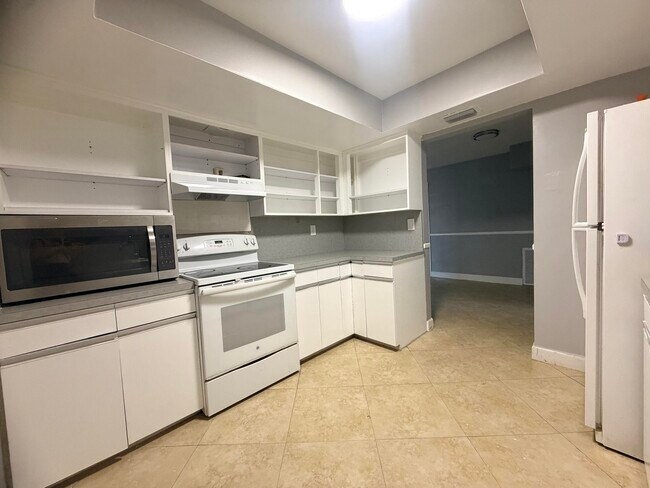 Building Photo - 8381 NW 28th Pl