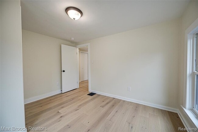 Building Photo - 409 Baldwin Ave