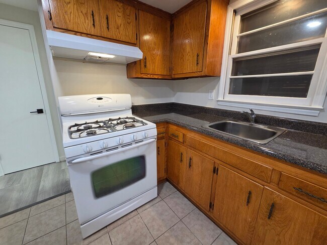 Building Photo - 228 Cleveland Ave