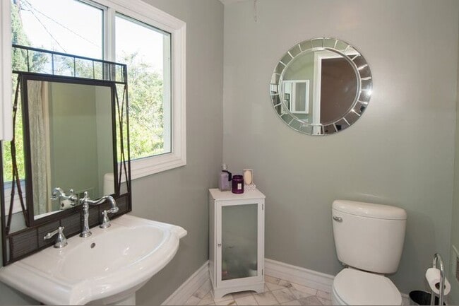 Building Photo - 7120 Pacific View Dr