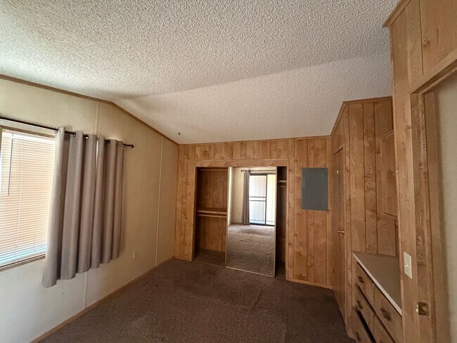 Building Photo - 5735 E McDowell Rd