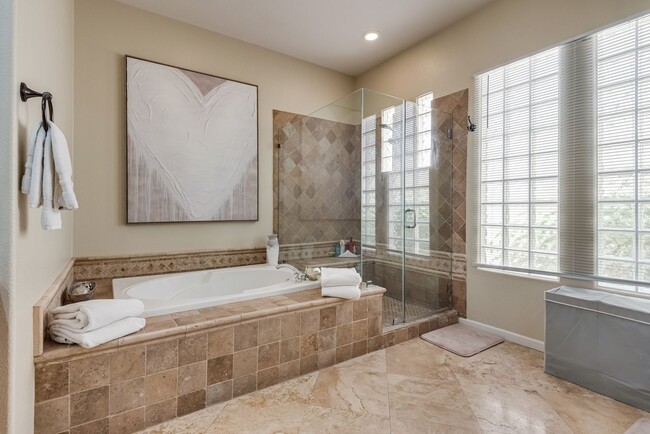 Building Photo - Beautiful Single-Story Residence in Premier Golf Course Community