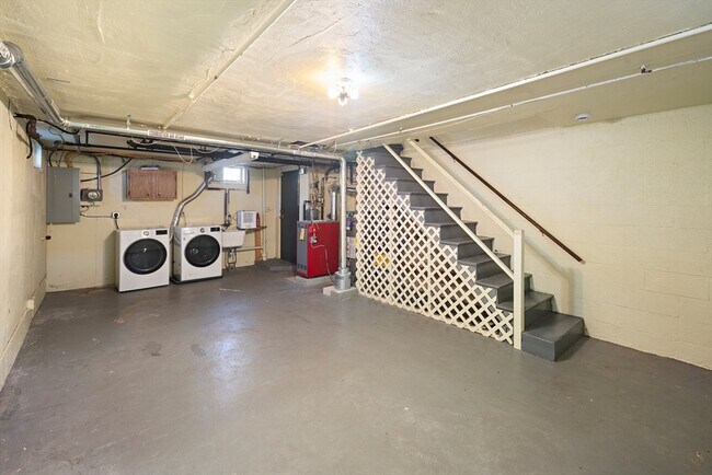 Building Photo - 39 Charlesbank Rd