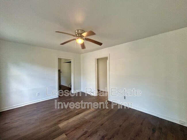 Building Photo - 318 W 68th St