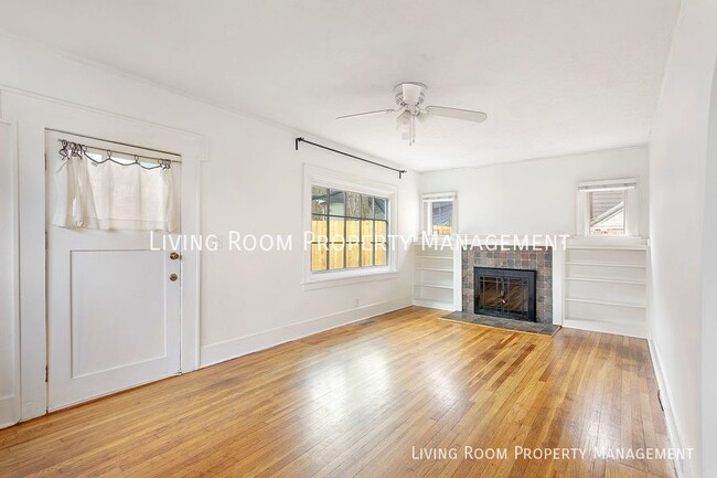 Building Photo - 10161 N Iris Way