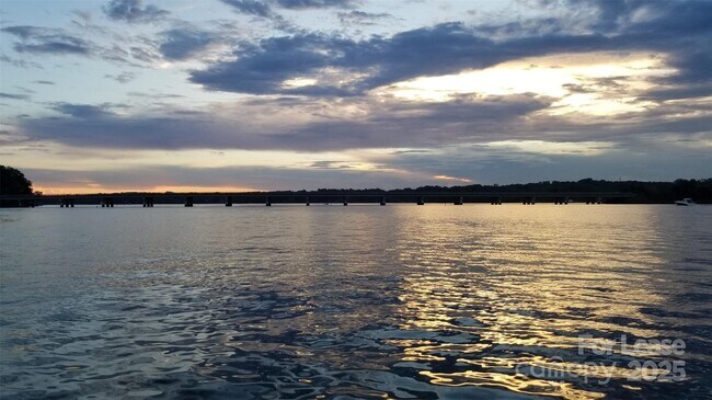 Building Photo - 16516 Plantation Woods Dr