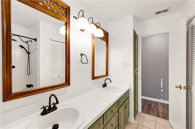 Building Photo - 116 Windsor Ct