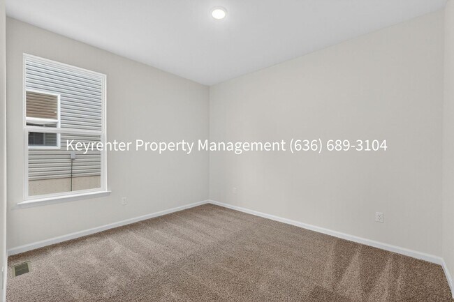 Building Photo - 825 Cedarwood Dr