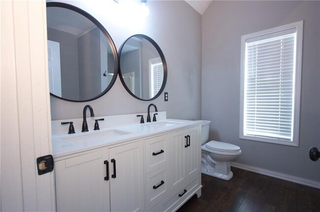 Building Photo - 413 Vista Way