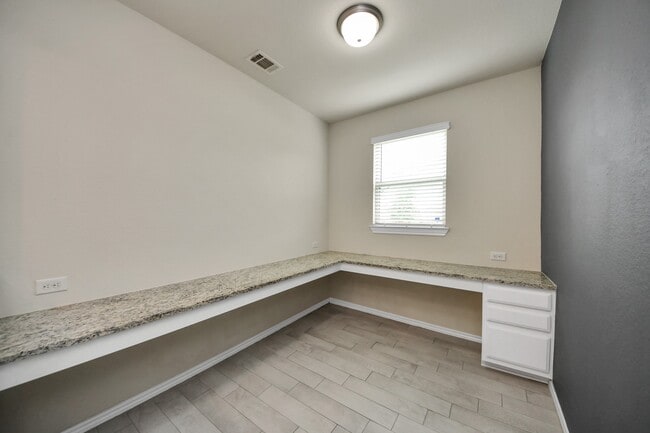 Building Photo - 28215 Shorecrest Ln