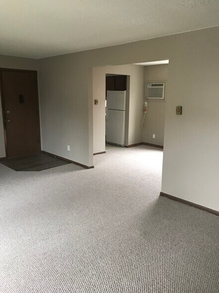 Building Photo - 103 S Columbus St