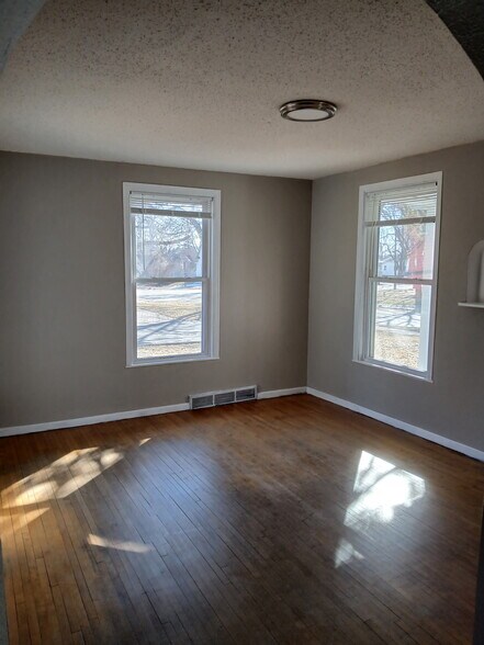 Building Photo - 612 W Laurel St