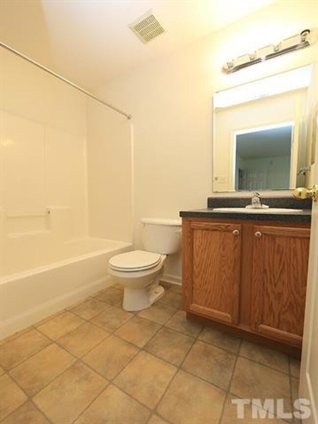 Building Photo - Chapel Hill / 3BR Townhouse Severin St. AV...