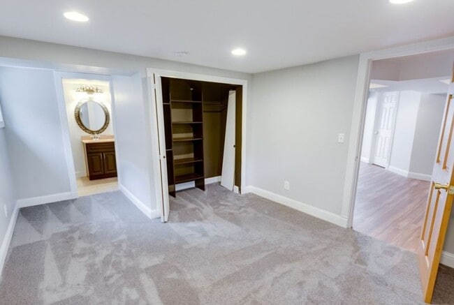 Building Photo - Spacious 4BR Capitol Hill Home with Lake W...