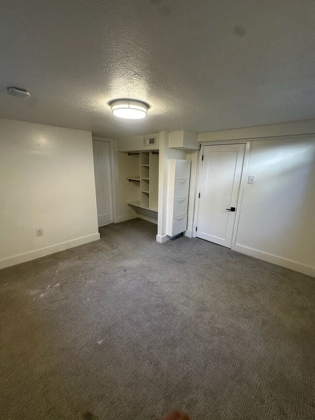 Building Photo - Beautiful 4 Bedroom Home in Millcreek Available Now!