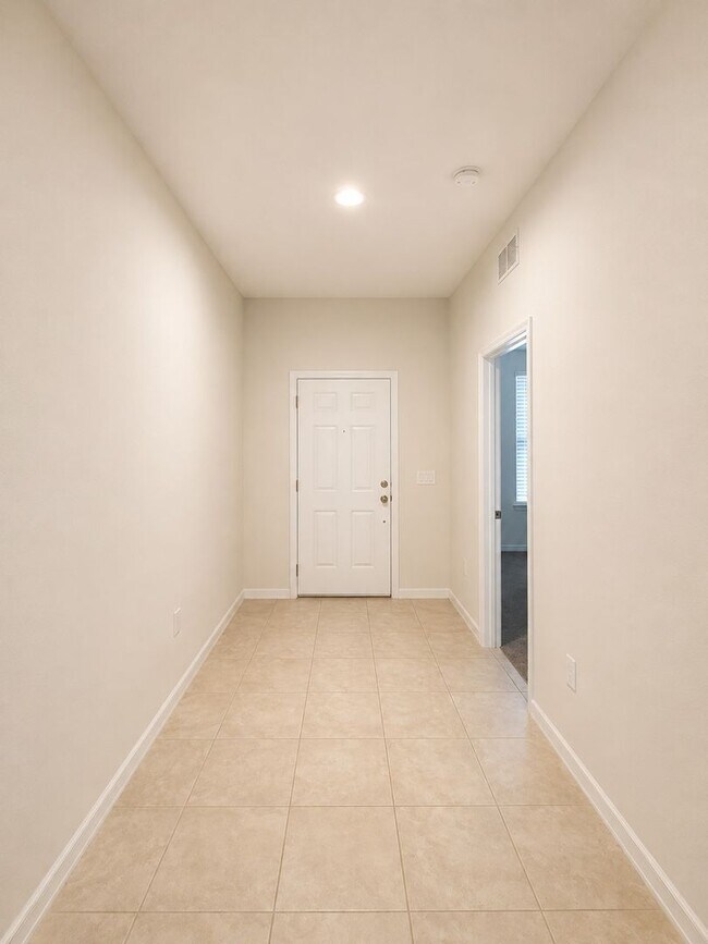Building Photo - 4 Bedroom, 2 Bath Home in Whaley Creek