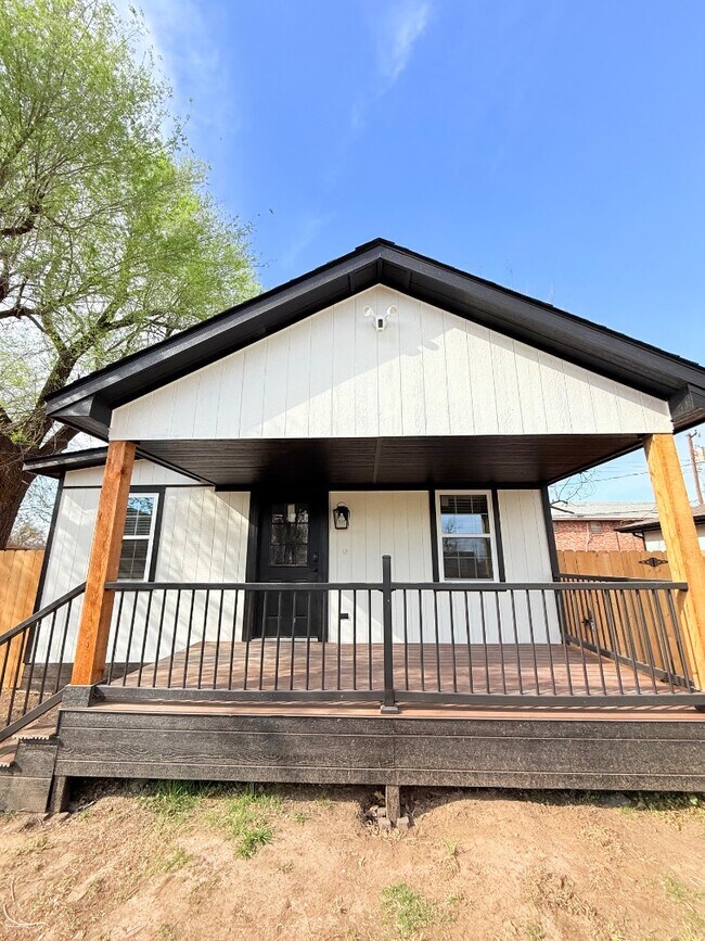 Building Photo - 5909 NW 40th St