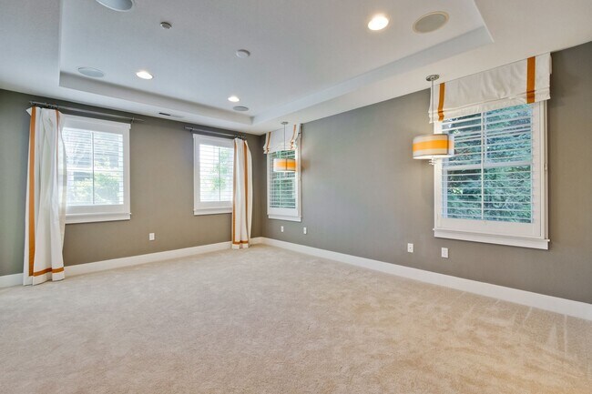 Building Photo - Gorgeous Morgan Park Refreshed for Immediate Move-In! Must see!