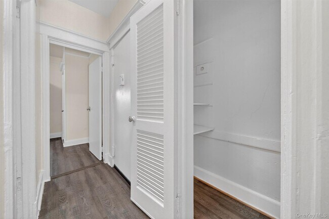 Building Photo - 74 Oak St