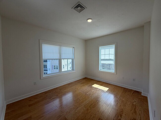 Building Photo - 360 Andover St