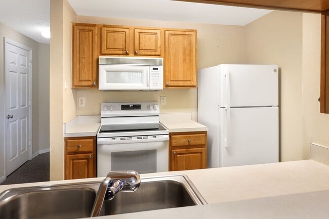 Building Photo - 5500 Bentgrass Dr