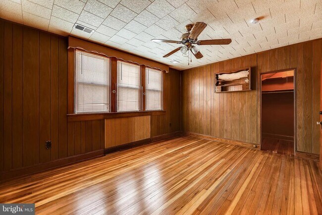 Building Photo - 1321 Maple Ave