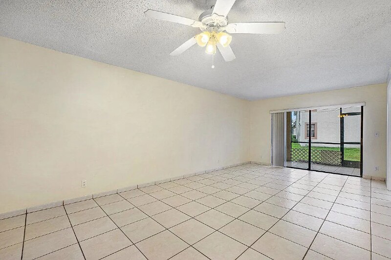 Building Photo - 3050 Norwood Pl