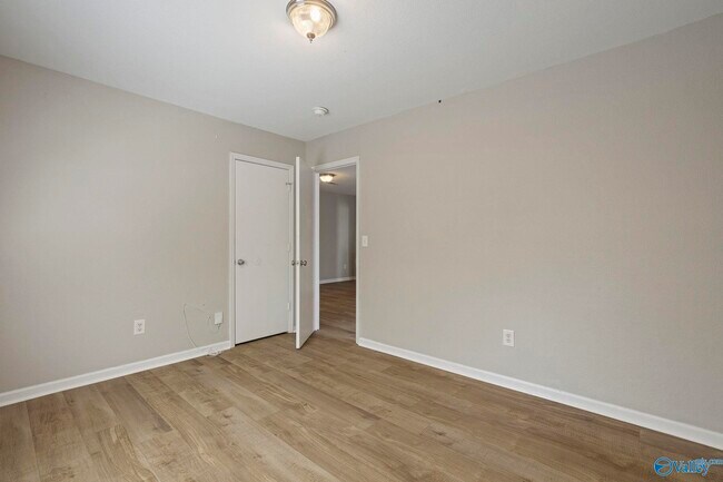 Building Photo - 102 Whitestone Dr NE