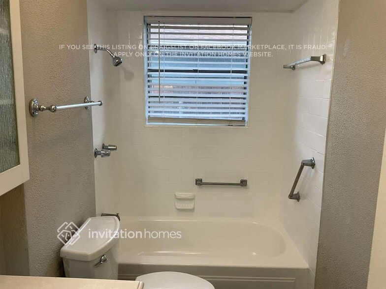 Building Photo - 2417 Moreland Dr