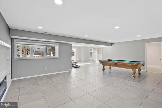 Building Photo - 1460 Waterfront Rd