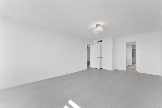 Building Photo - 1360 S Ocean Blvd