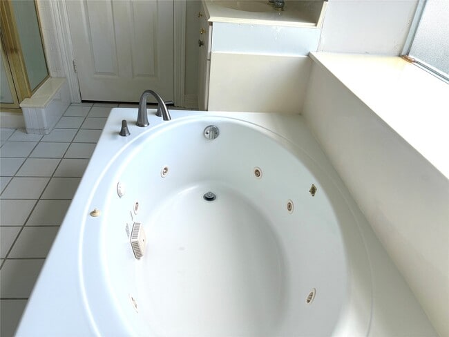 Building Photo - 2203 Summer Bay Ct