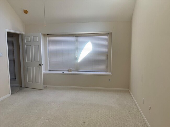 Building Photo - 2621 Tidenhaven Dr