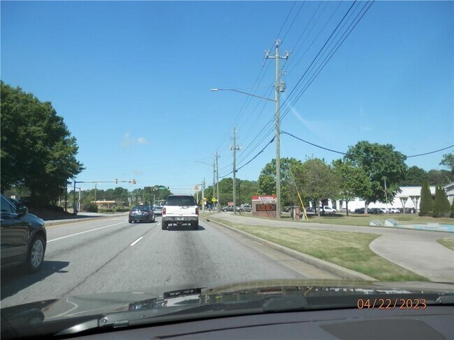 Building Photo - 2571 Park Rd