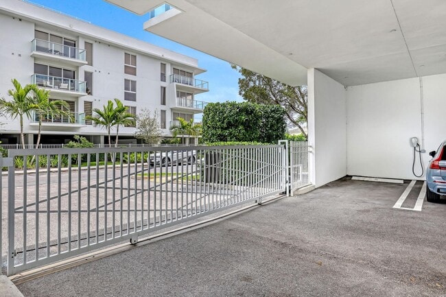 Building Photo - 1 S Palmway