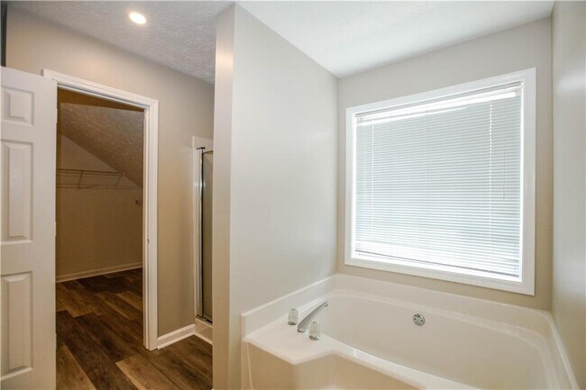 Building Photo - 4130 Wildridge Dr
