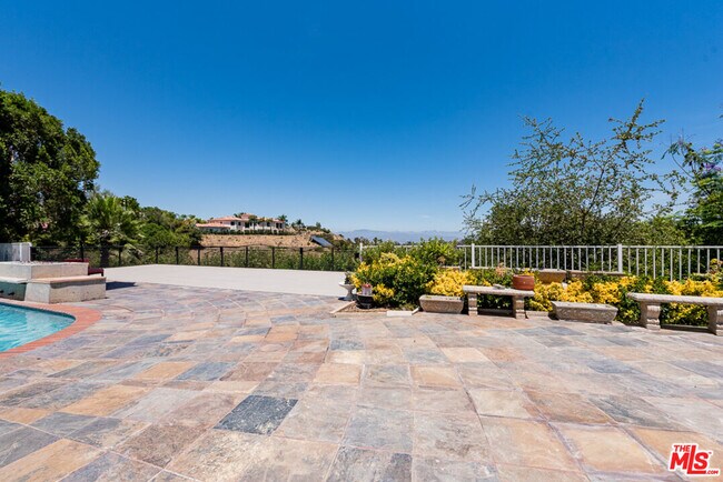 Building Photo - 3650 Sapphire Dr